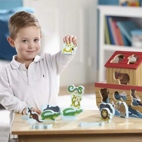 Melissa & Doug Fa Készségfejlesztő játék - Noé bárkája formaegyeztető