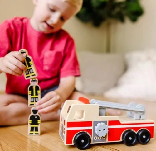 Melissa & Doug Fa jármű - Létrás tűzoltóautó