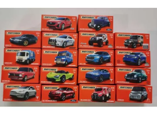 Matchbox Kisautó papírdobozban, többféle