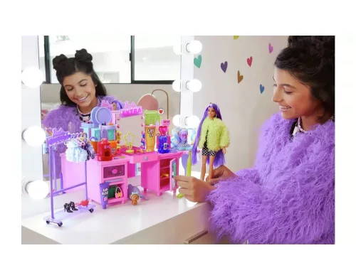 Barbie extravagáns öltözőszoba, babával