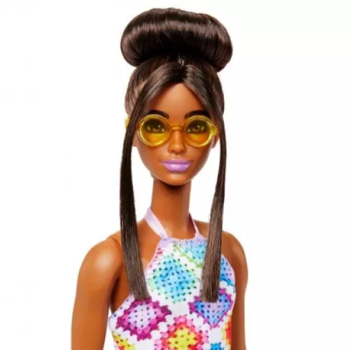 Barbie Fashionista baba - Kontyos barna hajú sárga szemüveggel