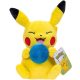 Pokémon plüssfigura 20 cm-es - Pikachu oran bogyóval