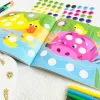 Ismerkedem a színekkel matricás foglalkoztató -  Ki játszik a farmon?