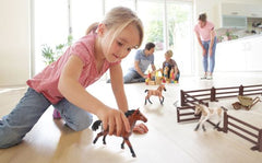 játék ló figurákkal