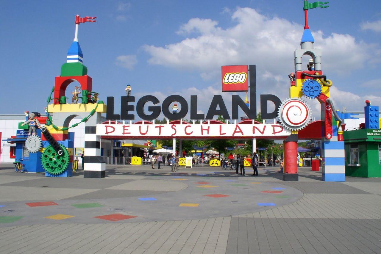 lego története legoland