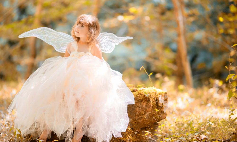 A mesehősök varázsa: Miért fontosak a lányos mesék, karakterek és szerepjátékok a fejlődésben?