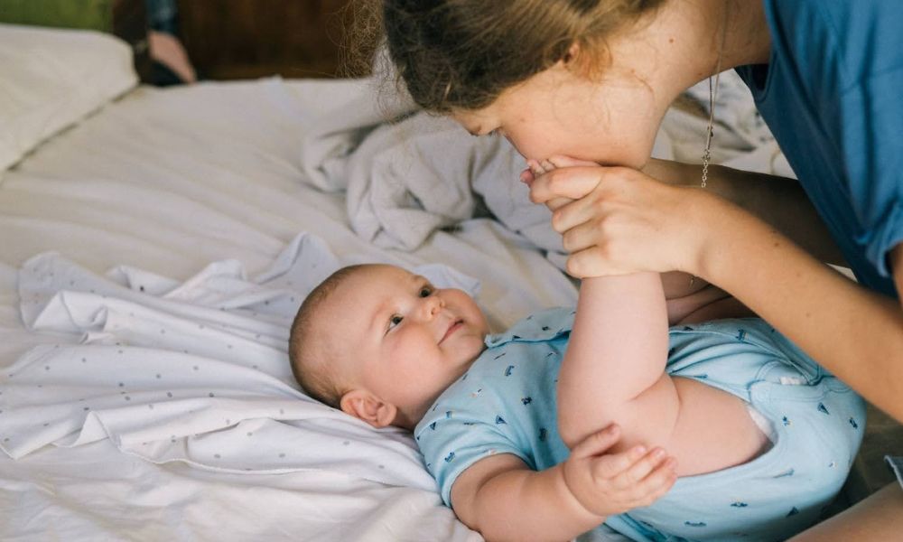 Mondókák gyerekeknek: így támogasd játékosan a picik mozgásfejlődését